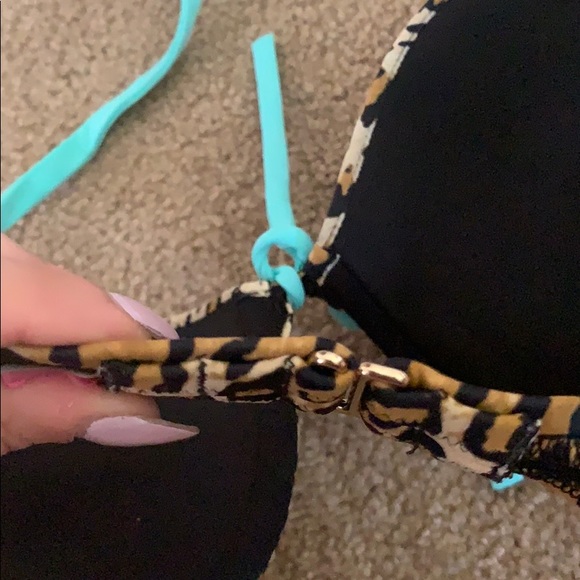 Bombshell Victoria’s Secret bikini top - Picture 4 of 4